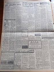 Ulus Gazetesi - 24 Nisan 1956 - Dışarıdaki Milyonlar Yazan Hüseyin Cahit Yalçın Köşe Yazısı - Milli Egemenlik Bayramı Kutlandı - Bayramla Birlikte Çocuk Haftası Açıldı - CHP Tarafından Teklif Edilen Muhalefet İşbirliği Tahakkuk Yolunda - Karayolları İşçileri De Grev Hakkı İstiyorlar - Kıbrıs'ta Dün Büyük Bir Çarpışması Oldu - Afganistan Çek Silahı Alacak - Milli Piyangoda Beş Yüz Gün Lira İstanbul'a Çıktı -  Eski İngiltere Başvekili Winston Churchill'in Yeni Eseri - Başbakan Adnan Menderes Yurda Döndü - Hacettepe Demirspor'u 1 0 Yendi - Yedi Kızlar Yazan Georges Simenon Yazı Dizisi - Ankara İstanbul Radyosu Programı - Tekel Gençlik Park Sergisine İştirak Ediyor - Büyük İnkılapçı Ve Diplomat Atatürk Yazan Profesör Doktor G. Jeschke Yazı Dizisi - Sanat Akademisi Ve Müzesi Yazan Bülent Ecevit Köşe Yazısı - Manisa'da Halk Mum Çıra Ve Kandil Yakıyor - Konya'da Halk Yağmur Duası Yapmaya Başladı - Silviya Sevimli Model Çizgi Roman - Baykara Altın Küre Çizgi Roman - Davis Kupası Hazırlıkları