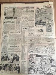 HÜRRİYET GAZETESİ 24 KASIM 1965 YIL :18 SAYI :6312---Bir şebeke yurt dışına tarihi eser  kaçırıyor ---Amerikalı  prodüktör İstanbul da renkli bir film  çevirecek ---3 Çocuk babası Yusuf un bazı sınıf arkadaşları doçent oldu ----Gecekondu olayı  için  müfettişler  tahkikata  geçti ---Cassius Clay ,maçı  kasden uzatmakla itham ediliyor ---Türkeş Dün gençliğe Ege adalarını Batı Trakya  yı ve Selanik i  hedef gösterdi ---30 Kadının ırzına geçen sahte bir tarikat  mensubu yakayı ele verdi ---Sevgilileri  için  badem şekeri ve çikolata çalan  4 genci polis  yakaladı ---Fransız  okullarında yabancı  öğretmen  sıkıntısı başladı ---Londra da bir genç kızı evinin önünde öldürdüler ---Zeki Müren :En son plaklarını takdim eder ---Fenerbahçe ,Ali İhsan ı Altay a karşı oynatıyor ---Dün Viyana ya  geçen Milli Takımımız bugün dönüyor ---Clay dediğini yaptı :Patterson 12 raundda  teknik  nakavtla mağlup ---Halk  ,kazma küreğe sarılıp banka soygununa mani oldu ---