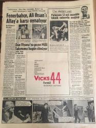 HÜRRİYET GAZETESİ 24 KASIM 1965 YIL :18 SAYI :6312---Bir şebeke yurt dışına tarihi eser  kaçırıyor ---Amerikalı  prodüktör İstanbul da renkli bir film  çevirecek ---3 Çocuk babası Yusuf un bazı sınıf arkadaşları doçent oldu ----Gecekondu olayı  için  müfettişler  tahkikata  geçti ---Cassius Clay ,maçı  kasden uzatmakla itham ediliyor ---Türkeş Dün gençliğe Ege adalarını Batı Trakya  yı ve Selanik i  hedef gösterdi ---30 Kadının ırzına geçen sahte bir tarikat  mensubu yakayı ele verdi ---Sevgilileri  için  badem şekeri ve çikolata çalan  4 genci polis  yakaladı ---Fransız  okullarında yabancı  öğretmen  sıkıntısı başladı ---Londra da bir genç kızı evinin önünde öldürdüler ---Zeki Müren :En son plaklarını takdim eder ---Fenerbahçe ,Ali İhsan ı Altay a karşı oynatıyor ---Dün Viyana ya  geçen Milli Takımımız bugün dönüyor ---Clay dediğini yaptı :Patterson 12 raundda  teknik  nakavtla mağlup ---Halk  ,kazma küreğe sarılıp banka soygununa mani oldu ---