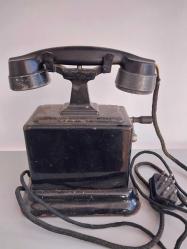 Antika - Manyetolu Kollu Telefon.. 1960'lar ALMAN  MANYETOLU ANTİKA TELEFON.  Mekaniği tamdır, eski dönemde çevirince elektrik üreterek telefon bağlanılırdı. SERT BAKALİT ve Met&acirc;l Aksam..Güzel dekoratif ve keyifli bir üründür. Alana hayırlı olsun.. - kitantik - kitaLog