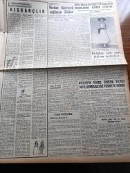 Yeni İstanbul Gazetesi - 27 Aralık 1953 - Gelirimizi Eriten Fiyat Düzensizliği Yazan Mustafa Nermi Köşe Yazısı - Hindiçini'deki Harp Vahim Safhaya Girdi - Amerika Kore'den 2 Tümeni Çekiyor - İsmet İnönü İstanbul'a Geliyor - Sovyet Rusya'nın Batılılara Yeni Notası - Samsun Limanı Töreni Yüzünden Çıkan İhtilaf - Demokrat Parti'nin Mallarına Dair Bir Sözlü Soru - İşçilere Zam Tasarısı Yarın Kabul Edilecek - Jenny Yazan Thedore Dreiser Yazı Dizisi - Vecihi Hürkuş'un Annesi Vefat Etti - General Necip Kıbrıs'ta ki Rumları Destekliyor - Nahas Paşa Muhakeme Edilemiyor - Mehmet Akif Ersoy'u Anma Günü - 4. Türk Kooperatifçilik Kararları - Keten Tohumu Neden Yükseliyor -  Pazar Konuşmaları Kıskançlık Yazan Baydar Derler - Hitler'in Gözde Film Yıldızı Leni Riefensthal 14 Yıl Sonra Beyaz Perdeye Döndü - Goşoların Diyarında Resimli Röportaj - Cruzeiro Fenerbahçe İle Bugün Karşılaşıyor - Simmering Altay'la İzmir'de 2 2 Berabere Kaldı - Beşiktaş'ın Demirspor'la Berabere Kaldı - Sümerbank - Omega Saat
