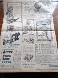 Yeni İstanbul Gazetesi - 27 Aralık 1953 - Gelirimizi Eriten Fiyat Düzensizliği Yazan Mustafa Nermi Köşe Yazısı - Hindiçini'deki Harp Vahim Safhaya Girdi - Amerika Kore'den 2 Tümeni Çekiyor - İsmet İnönü İstanbul'a Geliyor - Sovyet Rusya'nın Batılılara Yeni Notası - Samsun Limanı Töreni Yüzünden Çıkan İhtilaf - Demokrat Parti'nin Mallarına Dair Bir Sözlü Soru - İşçilere Zam Tasarısı Yarın Kabul Edilecek - Jenny Yazan Thedore Dreiser Yazı Dizisi - Vecihi Hürkuş'un Annesi Vefat Etti - General Necip Kıbrıs'ta ki Rumları Destekliyor - Nahas Paşa Muhakeme Edilemiyor - Mehmet Akif Ersoy'u Anma Günü - 4. Türk Kooperatifçilik Kararları - Keten Tohumu Neden Yükseliyor -  Pazar Konuşmaları Kıskançlık Yazan Baydar Derler - Hitler'in Gözde Film Yıldızı Leni Riefensthal 14 Yıl Sonra Beyaz Perdeye Döndü - Goşoların Diyarında Resimli Röportaj - Cruzeiro Fenerbahçe İle Bugün Karşılaşıyor - Simmering Altay'la İzmir'de 2 2 Berabere Kaldı - Beşiktaş'ın Demirspor'la Berabere Kaldı - Sümerbank - Omega Saat