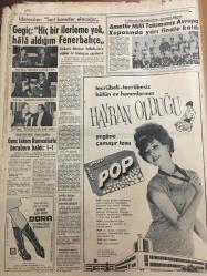 HÜRRİYET GAZETESİ  9 ARALIK 1966 YIL :19 SAYI :6687--65 Er Yanarak Öldü--Siirt AP İl başkanı :Artık canımızdan bezdik ---Vali ,asayiş sorumlularına moral verdi ---Bir Yunan Yolcu Gemisi Battı ,238 Kişi Boğuldu ---Çok eski bir lokomotif  hala Adana da çalışıyor ---Emekli bir assubay ,cami önünde bulduğu 12 bin liranın sahibini arıyor ---Çocukların yetiştirme  yurtları çoğalacak ---Gegiç : Hiç bir ilerleme yok hala aldığım Fenerbahçe ---Amatör Milli Takımımız Avrupa Kupasında Yarı Finale Kaldı ---Genç takım Rumenlerle berabere kaldı : 1-1---Sigaranın kansere sebep olduğu muhakkak ---7 Hayvan Terbiyecisi Avrupa ya Gidiyor ---Suriye ,Irak Petrol Şirketi ne el koydu ---İzmir de bir çok semti su bastı ---Büyük deniz faciaları ---Eşkiya işi için genel görüşme  açılacak --Radyo Programları --Belçika dan yapılan bir  davet üzerine ---Polis oyuncak tabancalı bir sabıkalıyı  arıyor ---