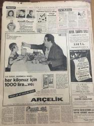 HÜRRİYET GAZETESİ  9 ARALIK 1966 YIL :19 SAYI :6687--65 Er Yanarak Öldü--Siirt AP İl başkanı :Artık canımızdan bezdik ---Vali ,asayiş sorumlularına moral verdi ---Bir Yunan Yolcu Gemisi Battı ,238 Kişi Boğuldu ---Çok eski bir lokomotif  hala Adana da çalışıyor ---Emekli bir assubay ,cami önünde bulduğu 12 bin liranın sahibini arıyor ---Çocukların yetiştirme  yurtları çoğalacak ---Gegiç : Hiç bir ilerleme yok hala aldığım Fenerbahçe ---Amatör Milli Takımımız Avrupa Kupasında Yarı Finale Kaldı ---Genç takım Rumenlerle berabere kaldı : 1-1---Sigaranın kansere sebep olduğu muhakkak ---7 Hayvan Terbiyecisi Avrupa ya Gidiyor ---Suriye ,Irak Petrol Şirketi ne el koydu ---İzmir de bir çok semti su bastı ---Büyük deniz faciaları ---Eşkiya işi için genel görüşme  açılacak --Radyo Programları --Belçika dan yapılan bir  davet üzerine ---Polis oyuncak tabancalı bir sabıkalıyı  arıyor ---
