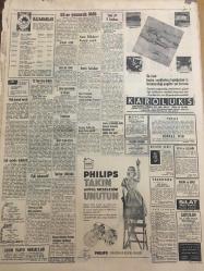 HÜRRİYET GAZETESİ  9 ARALIK 1966 YIL :19 SAYI :6687--65 Er Yanarak Öldü--Siirt AP İl başkanı :Artık canımızdan bezdik ---Vali ,asayiş sorumlularına moral verdi ---Bir Yunan Yolcu Gemisi Battı ,238 Kişi Boğuldu ---Çok eski bir lokomotif  hala Adana da çalışıyor ---Emekli bir assubay ,cami önünde bulduğu 12 bin liranın sahibini arıyor ---Çocukların yetiştirme  yurtları çoğalacak ---Gegiç : Hiç bir ilerleme yok hala aldığım Fenerbahçe ---Amatör Milli Takımımız Avrupa Kupasında Yarı Finale Kaldı ---Genç takım Rumenlerle berabere kaldı : 1-1---Sigaranın kansere sebep olduğu muhakkak ---7 Hayvan Terbiyecisi Avrupa ya Gidiyor ---Suriye ,Irak Petrol Şirketi ne el koydu ---İzmir de bir çok semti su bastı ---Büyük deniz faciaları ---Eşkiya işi için genel görüşme  açılacak --Radyo Programları --Belçika dan yapılan bir  davet üzerine ---Polis oyuncak tabancalı bir sabıkalıyı  arıyor ---