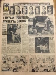HÜRRİYET GAZETESİ  9 ARALIK 1966 YIL :19 SAYI :6687--65 Er Yanarak Öldü--Siirt AP İl başkanı :Artık canımızdan bezdik ---Vali ,asayiş sorumlularına moral verdi ---Bir Yunan Yolcu Gemisi Battı ,238 Kişi Boğuldu ---Çok eski bir lokomotif  hala Adana da çalışıyor ---Emekli bir assubay ,cami önünde bulduğu 12 bin liranın sahibini arıyor ---Çocukların yetiştirme  yurtları çoğalacak ---Gegiç : Hiç bir ilerleme yok hala aldığım Fenerbahçe ---Amatör Milli Takımımız Avrupa Kupasında Yarı Finale Kaldı ---Genç takım Rumenlerle berabere kaldı : 1-1---Sigaranın kansere sebep olduğu muhakkak ---7 Hayvan Terbiyecisi Avrupa ya Gidiyor ---Suriye ,Irak Petrol Şirketi ne el koydu ---İzmir de bir çok semti su bastı ---Büyük deniz faciaları ---Eşkiya işi için genel görüşme  açılacak --Radyo Programları --Belçika dan yapılan bir  davet üzerine ---Polis oyuncak tabancalı bir sabıkalıyı  arıyor ---