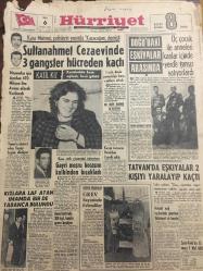 HÜRRİYET GAZETESİ 6 ARALIK 1966 YIL :19 SAYI :6684---Sultanahmet Cezaevinde 3Gangster Hücreden Kaçtı --Memurlar için ayrılan 470 milyon lira avans olarak verilecek ---Kızlara laf atan imam da bir de tabanca bulundu ---Üç çocuk ile anneleri kanlar için yerde cansız  yatıyorlardı ---Gayri meşru kocasını  kalbinden bıçakladı ---Tatvan da  eşkiyalar 2 kişiyi yaralayıp kaçtı ---Boru hattında  200 işçi bugün  greve başlıyor ---Nebati yağ işçilerinin grevine hükümet el koydu ---Belediye meclisi otobüslere  yapılacak zam için toplanıyor ---Gülek yoksul 10 üniversite tabelası  okutulacak ---Gençler ,Mersin de Romanya ile oynuyor ---Beşiktaş -Fenerbahçe  maçının hazırlığı  başladı ---İtalyanlar ringten kaçmayı  tercih etti ---Baskette ikinci olabildik ---Büyük bir zevkle dinlediğiniz: Ali Uğurlu  ---Londra da bir hindi 500 liraya satılıyor ---Kayıp tüccarın  denizden  cesedi çıktı ---Zeki Müren in Dertlere Derman Kampanyası --