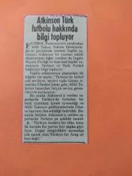 29 Kasım 1986 - Günaydın Gazetesi - Atkinson Türk futbolu hakkında bilgi topluyor - TFF tarafından Milli Takım Teknik Direktörlüğü'ne getirilmek istenen İngiliz çalıştırıcı Atkinson bir yandan teklifi düşünüyor bir yandan da Türkiye hakkında bilgi topluyor Gazete tam değil kupürüdür - 5x11cm ebatındadır..