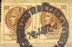 İtalya Pulu - Italy Stamp - Mektup Zarfından Kesilmiş  / Postadan Geçmiş/ İkili Pul Filateli - 24 Ocak 1972 Damgalı - İTALYAN PULU, 100 PARA - YABANCI PULLAR -NOSTALJİK DOĞUM GÜNÜ HEDİYESİ