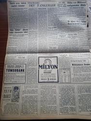 Yeni İstanbul Gazetesi - 30 Aralık 1956 - Anayasamız Yazan Doktor Yavuz Abadan Köşe Yazısı - Kıbrıs Davasında Atina Yalnız Kaldı - Şam'da Yeni Kabine Buhranı - Devlet Demiryolları Dizel İşletmesi Kuruluyor - Hürriyet Partisi Grubu Dün Bir Tebliğ Neşretti - Moskova İsrail'in Mısır'dan Derhal Çekilmesini İstiyor - Kurtarıcı Atom Yazan Refik Halid Karay - Ortadoğu'ya Rus Sızmasının Önlenmesi İçin Yeni Tedbirler - Nasreddin Hoca Karikatür Çizen Yüksek Ünsal - Yüzen Bahçe Yazan Refik Halid Karay Yazı Dizisi - Trafik Müdürü Orhan Eyüboğlu Yılbaşında Trafiğin Aksamıyacağını Bildirdi - Tifo ve Difteri Salgınına Dair - Dev Tankerler Yazan Mümtaz Soysal - Aşklar İle Barbaros Yazan Tevfik İnce Yazı Dizisi -  Macar İşçilerinin Pasif Mukavemeti - Yılbaşı Hazırlığı Yazan Mualla Bayraktar - Fenerbahçe Emniyeti Dün Ezici Bir Farkla Yendi 6 0 - Stefan Zweig Fouche Çeviren Nezihe Türkkan Yazı Dizisi - Beşiktaş İzmir'de Dün Altınordu'yu 6 1 Yendi - Sayıdaki Esrar Yazan Conan Doyle Yazı Dizisi - Yılbaşı