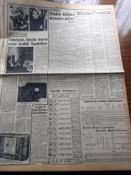 Yeni İstanbul Gazetesi - 15 Ekim 1953 - İdareciliğimiz Yazan Habib Edib Törehan Köşe Yazısı - Trieste'de Yugoslavya Aleyhinde Gösteriler - Komünist Partisi Kurucuları Askeri Mahkeme Huzurunda - Komünist Partisi Reisi Şefik Hüsnü Deymer - Yüzbaşı Abdulkadir Demirkan - Fuat Reşat Baraner - Sendikalist Halil Yalçınkaya - Kara Günler Milli Mücadele Hatıraları Yazan İbrahim Şevki Feyzioğlu Yazı Dizisi - Din Politikacılığının Asıl Tehlikeleri Yazan Mustafa Nermi Köşe Yazısı - Temel Bozuk Şarapları Toplanmaya Karar Verdi - Amerikan Halkına Hediye Edilecek 50.000 Paket Sigara - Ahmet Emin Yalman'a Malatya'da Yapılan Suikast Hadisesinin Duruşması - Hüseyin Üzmez - Fenerbahçe Londra'da Queen's Park Rangers Takımı İle 2 2 Berabere Kaldı - Türk Halk Masalları Şah İsmail Yazan Rezzan Güney Yazı Dizisi - Televizyon Hergün Hayret Verici Terakki Kaydediyor - Leningrad Operasının İki Meşhur Dansörü Nora Ve İstvan Hürriyetine Seçtiler - Moda Konuları - Woomera Atom Çölünün Esrarı Yazı Dizisi
