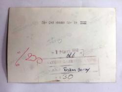 Türkan Şoray'ın Orijinal Fotoğrafı, Okul Sıralarında Öğrenciler ile Otururken - 1990'lI Yıllardan - 9 x 12 cm Ebadında