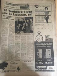 HÜRRİYET GAZETESİ  13 KASIM 1964 YIL :17 SAYI :5941---Melen :Kalkınma da dış ticaret açığı zaruri ,dedi ---Gürsel :Genel bir  af düşünmüyorum dedi ----Amerika Türk-Yunan gerginliğini  gidermek istiyor ---Senato ve Meclis Başkan Vekilleri İngiltere ye Gidiyor ---Ünlü aktörün konuşmasını 900 kız  zevkle  takip etti ---Cemal Gürsel Boksör Clay e şans veriyor ---Türk Güzeli Londra da ---Çaldıkları otomobili bekçilere  ittiren  dört genç yakalandı ---Hayatını ,27 senedir  soyunarak kazanıyor --Çöplerden gübre  yapacak büyük bir fabrika kuruluyor ---İki köy arasında çıkan arbede de 2 kişi öldürüldü ---30 Bin lira isteyen Talat çalışmaya katılmadı ---Beşiktaşlı futbolcular ceza  yağmuruna tutuldu ---Yüksek spor  konseyi kurulması isteniyor ---İnter ,Bükreş Dinamosu nu  farklı bir şekilde yendi : 6-0---Dış Ticaret Açığı ---Aznavour evleniyor --Van da kaza da kurbanların sayısı otuza yükseldi ---Zehirli  kuyuda iki kişi öldü ---Tunceli  de sosyal meskenler  eş dost arasında paylaşıldı ----