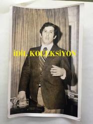 Türkan Şoray'ın Doktoru Kut Sarpyener Orijinal Siyah & Beyaz Fotoğrafı - 1970'li Yıllardan - 18 x 12 cm Ebadında