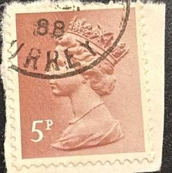 İngiltere Pulu - England Stamp - Mektup Zarfından Kesilmiş  / Postadan Geçmiş Pul Filateli - 1988 Damgalı - KRALİÇE II. ELIZABETH, 5 PARA - YABANCI PULLAR -NOSTALJİK DOĞUM GÜNÜ HEDİYESİ