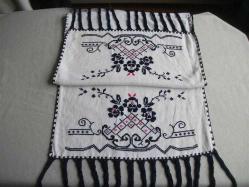 ETAMİN ÜZERİNE KANAVİÇE İŞLEMELİ - BUZDOLABI ÜSTÜ ÖRTÜSÜ