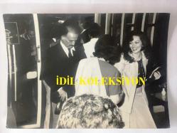 Türkan Şoray'ın Orijinal Siyah & Beyaz Fotoğrafı, Rüçhan Adlı ile - 1980'li Yıllardan - 18 x 12 cm Ebadında