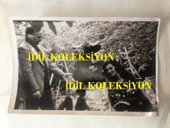 Türkan Şoray'ın Orijinal Siyah & Beyaz Fotoğrafı, Rüçhan Adlı ile Çocukla Oynarken - 1970'li Yıllardan - 18 x 12 cm Ebadında