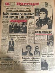 HÜRRİYET GAZETESİ 29 MART 1968 YIL :20 SAYI :7153-- Makarios ikili görüşmeler B.M ye  bağlayıp oyun yapmak istiyor .---Baskı önlenmezse bağımsız Türk Devleti ilan edilecek ---Gümrük -Tekel Bakanı :Yurda kaçak otomobil sokuluyormuş ---6 Kişinin katili azılı Şaki Özbay dün yakalandı ---Agop Mursailoğlu Yurda Getirildi ---Fakat satmaya götürürken yakalanan silah imalcisi boşa emekler ve 15 bin lira dedi --- Uzaya çıkan ilk insan :Gagarin öldü ---Mahkemeden çıktıktan sonra minibüste kıstırdığı karısını öldürdü ; dostunu ağır yaraladı ---Yugoslavya erkekliği kamçılayan özel  su ihraç ediyor ----Aday kadro yeniden açıklandı --Bursalı seyirciler  Can ı istemiyor ---Irak Ordu Takımı 1-0 yendik ---İnönü nün torunu Eren kayak sporu yapıyor ---Büyük Katliam : Kürk manto için haftada 42 bin fok yavrusu vahşice öldürülüyor ---Yugoslav Başbakanı Bugün Ankara da --