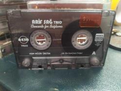 ARİF SAĞ TRIO - ARIF SAĞ - EROL PARLAK - ERDAL ERZİNCAN - CONCERTO FOR BAĞLAMA - KASET [kırmızı bandrol]
