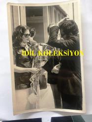Türkan Şoray'ın Orijinal Siyah & Beyaz Fotoğrafı - Rüçhan Adlı ile, 1970'li Yıllardan, 18 x 13 cm Ebadında