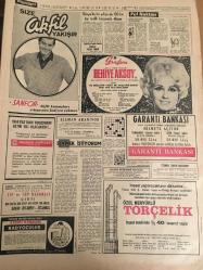 HÜRRİYET GAZETESİ 27 MART 1968 YIL :20 SAYI :7151--Amerika Vietnam da harbi kaybederse Güney Asya tehlikeye girer ---Elizabeth : Paraları babam drahoma için gönderdi dedi --Fiat ve Volvo ya izin veriliyor ---Bulgarlar ortak turistik tesisler kurup işleteceğiz ---Almanya da en iyi dereceyi Türk çırakları aldı ---Konya da 194 adet sahte 500 lük ele geçirildi ---Dünya da bir yıl içinde 100 bin kişi trafik kazasında ölüyor ---Fenerbahçe ,D.Sporla oynuyor --Trabzon da oynayacak Türkiye -Irak  ordu maçı yarına tehir  edildi ---Bursalılar Yılmaz  ı istenmeyen adam olarak ilan etti ---Dolmabahçe Stadı 80 bin kişi alacak şekilde büyütülecek ---Cinsel Bunalım Toplumu Tehdit Ediyor ---Rakıyı fazla kaçıran Amerikalı makinist gemiye yetişemedi ---125 bin ilkokul öğretmeni bedava ilaç alabilecek ----Üç yılda 3,5 metre yükselen Burdur Gölü etrafı  tehdit ediliyor ---Aybar :Gelecek Seçimler dürüst  olmayacak diyor ----Genç kıza laf atan çapkın kadınlardan meydan dayağı yedi ---