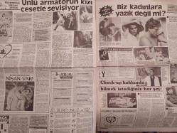 Haftanın Sesi Haftalık Magazin ve Siyasi Aktüalite Gazetesi - 27 Haziran 1986 - Sayı:26 - Bülent Ersoy - Hülya Avşar - Ülkü Erakalın - Tanrı 3. kazadan korusun - Süreyya Duru - Aytaç Arman - Hakan Balamir - Seda SAyan - Sibel Can - VAhdet Vural - Harika Avcı - Derya Arbaş - Filiz Karahan - Mümtaz Ener - Gönül Bayhan - Leyla Sayar - Biz Siz Onlar - Funda Güneş - Mustafa Güneş - Metin Soysal - Cevdet İnci - Mithat Eruysal - Ekrem Barışık - Ünlü armatörün kızı cesetle sevişiyor - Burcunuz ve Siz - Biz kadınlara yazık değil mi? - Turgut Özal - Korkut Özal - İstanbul'u Özallar Bastı - Çeçilya - Serpil Çakmaklı - Sibel Egemen - Tarık Tarcar - Uçtu Uçtu Ahu Tuğba Uçtu - Mine Koldaş'ın iş anlayışı - Necla Nazır - Kenan Kalav - Ferdi Tayfur - Nebahat Çehre fotoğraf ve haberi - Gazete tam değildir sadece 10 sayfası mevcuttur - Sayfaları birbirinden kopuktur
