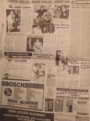 Haftanın Sesi Haftalık Magazin ve Siyasi Aktüalite Gazetesi - 24 Ekim 1986 - Sayı:43 - Müjde Ar - Fatma Girik - Hülya Koçyiğit - Hülya Avşar - Fatma Girik - Memduh Ün - Cihan Ünal - Harika Avcı - Şakir Şener - Türkiye'de kazandılar Paris'te yiyorlar - Zeynep-Asım Ekren - Mesut Yılmaz - Bülent Ersoy - Muhittin Yüzüak - Sema Zindancıoğlu - Erkek 2 kadını birden sevebilir mi? - Özcan Köknel - Kazan kaynıyor - Saraylardan gecekonduya - Melih Gülgen durdu durdu patladı - Serpil Çakmaklı - Lokman Kondakçı - Hülya Süer - Aldo - Yeşim Soydan - Biz Siz onlar - Erengül Şenler - Selmi Çakır - Esra Arsan - Yüksel Soyel - Ela Koşar - Neslihan Yargıcı - Maral Öztekin - Türbe ve yatıların esrarı - Süleyman Demirel - Çirkinlerin en güzeli - Meryl Streep - Rahşan Ecevit - En hızlı sevici ile ''Uçan Kaz'' hikayesi - Osman Yağmurdereli - Neslihan Acar - Kenan Kalav Büyük oynuyor - Alev Sayın-  Çıplak Tehlike - Havva Kopan - Cüneyt Arkın - Pınar Afşar - Esin Afşar - Tam Takım Gazete