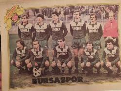 Tercüman Süper Spor Dergisi - 26 Ocak 1983 - Sayı:4 - Türkiye, Milli Takım'ın ''ideal tip''ini arıyor - Alkolün Mahvettiği Ünlü Sporcu Garrincha - Süper Portre: Ziya - Sevgi Karabacak, kahvaltı masasını topladı... Eşi Reşit'e döndü ve ''Artık seni istemiyorum'' dedi - Şampiyon olmadan dönme! - Amatörde geçen hafta - 1. kümede Arçelik engel tanımıyor! - 1. kümede ilk yarıyı Darüşşafaka lider kapadı - Başkanın hevesi yarım kaldı - Buzluk - Turgut Bıçakçıoğlu - Yumuşak doku zedelenmesi - Düşünen mektuplar - Spor Uzmanı - Siz hakem olsaydınız - Ümit Akkoca, sevdiği büyük sporcu Hüseyin Alp'ı çizdi ve 10 bin lirayı kazandı - Portre yarışmamızın ilk şampiyonu Eskişehir'den - Kara Kutudaki Sesler - Attila Gökçe - Geçmişde Yaşadıklarımız Müslim Baba'nın 250 bini... - Bursaspor 1983-1984 Yılı Futbol Takımı Kadrosu Posteri - Tam Takım Dergi