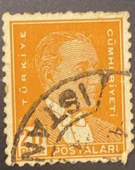 Türk Pulu - Turkish Stamp - Mektup Zarfından Kesilmiş  / Postadan Geçmiş Pul Filateli - İSTANBUL DAMGALI - ATATÜRK, 20 PARA - Türkiye Cumhuriyeti - NOSTALJİK DOĞUM GÜNÜ HEDİYESİ