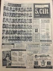 HÜRRİYET GAZETESİ 1 TEMMUZ 1967 YIL :20 SAYI :6886--Demirel :CHP lilere başka kapıları çalın dedi --Bütan Gazı sıkıntısı başladı --Amerikan uçakları bir Sovyet Ticaret Gemisini  Bombaladı --Yıllanmış bekar Kasım Gülek dün kendinden 34 yaş küçük bir  hanımla evlendi --Türk-Fransız  Ortak Bildirisinde Kıbrıs ta iki cemaat olduğu belirtildi ---Doktor Necdet Futbola  veda etti ---Kavun ve karpuz tane ile satılacak --Fevzi nin satış fiyatı 250 bin lira ----Celal Atik şampiyonluk bekliyor ---Galatasaray  Talat 'ı 400 bin liraya satışa çıkardı ---Türkiye 1. ligi 16 takımla oynayacak ---Turgay ın jübile maçı programı belli oldu ---Yelken maratonu yarın başlıyor ---Her yıl karılarından bıkan 140 bin koca kayıplara karışıyor ---Londra da dertli bir Türk ---Olimpiyat şampiyonu manastıra  kapanıp  rahibe oldu --Tek kişilik minik helikopter  bin 500 metreye çıkabilir ---Azraili atlatan  paten şampiyonu unvanını kaybetti --Gümrük tarifelerini yüzde 35 indiren anlaşmayı 45 ülke ile beraber imzaladık