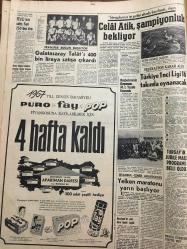 HÜRRİYET GAZETESİ 1 TEMMUZ 1967 YIL :20 SAYI :6886--Demirel :CHP lilere başka kapıları çalın dedi --Bütan Gazı sıkıntısı başladı --Amerikan uçakları bir Sovyet Ticaret Gemisini  Bombaladı --Yıllanmış bekar Kasım Gülek dün kendinden 34 yaş küçük bir  hanımla evlendi --Türk-Fransız  Ortak Bildirisinde Kıbrıs ta iki cemaat olduğu belirtildi ---Doktor Necdet Futbola  veda etti ---Kavun ve karpuz tane ile satılacak --Fevzi nin satış fiyatı 250 bin lira ----Celal Atik şampiyonluk bekliyor ---Galatasaray  Talat 'ı 400 bin liraya satışa çıkardı ---Türkiye 1. ligi 16 takımla oynayacak ---Turgay ın jübile maçı programı belli oldu ---Yelken maratonu yarın başlıyor ---Her yıl karılarından bıkan 140 bin koca kayıplara karışıyor ---Londra da dertli bir Türk ---Olimpiyat şampiyonu manastıra  kapanıp  rahibe oldu --Tek kişilik minik helikopter  bin 500 metreye çıkabilir ---Azraili atlatan  paten şampiyonu unvanını kaybetti --Gümrük tarifelerini yüzde 35 indiren anlaşmayı 45 ülke ile beraber imzaladık