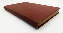 [RUSYA / ÇAR BÜYÜK PETRO] Büyük Petro'nun eyyâm-ı hükümetinde Rusya'da cereyân eden ahvâl-i dahiliyye ve umûr-i hâriciyyeye ve husûsiyle nizâmât-ı mevzûa-i cedîdeye ve oralarda bulunan milel ve akvâm-ı muhtelifenin ahlâk ve âdâb ve fünûn ve sanâyilerine dair Büyük Petro'nun kızı Elizabete'nin kurenâsından Şovalef nâm zâtın bazı resâil-i mevsûka ve senedât-ı sahîhadan vukûf ve ittılâi hâsıl olan ahvâl ve keyfiyâtı nakil ve hikâyeye mübâşeret olunmuştur