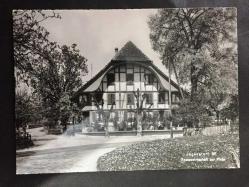 İSVİÇRE BERN KANTONUNDAN JEGENSTORF BÖLGESİNDE ESKİ BİR EV VE AĞAÇLARLA KAPLI OTANTİK BAHÇESİNİ GÖSTEREN NOSTALJİK BİR KARTPOSTAL - ARKASI YAZILI - SİYAH & BEYAZ - 10 x 15 cm EBADINDA - EL YAZISIYLA YAZILMIŞ ESKİ BİR MEKTUP