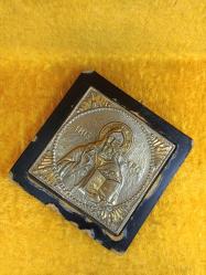VINTAGE ESKİTME AHŞAP ÇERÇEVELİ GÜMÜŞ KAPLAMA KABARTMA METAL TASVİRLİ HRİSTİYAN İKONA