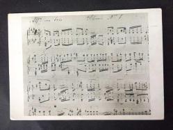 ŞOPEN'İN (CHOPIN) BİR SONATININ NOTALARINI GÖSTEREN NOSTALJİK BİR KARTPOSTAL - ARKASI YAZILI - SİYAH & BEYAZ- 10 x 15 cm EBADINDA - EL YAZISIYLA YAZILMIŞ ESKİ BİR MEKTUP, ADELE ANAVI, İSTANBUL MODA