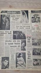 SON SAAT GAZETESİ - 3 EKİM 1966 -- ELİZABETH TAYLOR , EŞİ RİCHARD BURTON İLE YENİ BİR FİLM ÇEVİRECEK -- YILMAZ GÜNEY, NEBAHAT ÇEHRE İLE NİHAYET EVLENİYOR -- EROL TAŞ YENİ EVİNDE BİR ZİYAFET VERECEK -- SEVİM EMRE ' NİN BÜYÜK İDDİASI -- ÜNSEL AYBERK İKİNCİ FİLMİNE BAŞLIYOR -- KUZEY VARGIN BİR PRODÜKSİYON AMİRİNİ DÖVDÜ -- BİRSEN BİRSES BUGÜN TURNEYE ÇIKTI --  ŞÖHRETLERİ İÇİNE ALAN BİR TOPLULUK ANADOLU TURNESİNE ÇIKTI --ANJELİK FİLİMLERİNİN KIZIL SAÇLI YILDIZI , MİCHELE MERCİER -- TARIK BİNAT TELEFON DERDİMİZ -- RAKİP OYUNCU KENDİ KALESİNE GOL ATINCA TÜRKİYE 1 , POLONYA 0 -- AJAX BUGÜN İSTANBULDA -- YÜKSEL ÖCALAN 3 KÜÇÜK ÇOCUĞUNU DOĞRADI --MUZAFFER KURBANOĞLU HAYATIMIZI KAZANMAKTAN BAŞKA BİR DÜŞÜNCEMİZ YOK ..