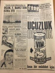 HÜRRİYET GAZETESİ 17 TEMMUZ 1967 YIL :20 SAYI :6902---Türkiye nin her yerine tabii gaz  verilebilecek ---Yunanistan Kıbrıs için  pazarlığa hazır ---Amerikalı güzel dünya kraliçesi :Venezüela 2.İngiltere 3.Finlandiya 4.İsrail de 5. oldu ---Demirel :Büyük Türkiye yi yaratacağız --Orta-Doğu da silahlar sustu ve B.M gözlemcileri araya yerleşti --İEETT İngiltere den 300 otobüs  satın aldı --New-Orleans savcısına göre Kennedy yi 3 kişi öldürmüş ---Komünizm sloganı :Din afyondur ---Ogün ,Fenerbahçe den istifa etti --18 şöhretli futbolcu şükrü nün jübilesi için Balıkesir e gidecek ---Beşiktaş ,antrenör Yanevski  ile mukavele yapıyor --Judocu Türk Kızları --Yunanistan ın Kıbrıs ta darbe yapacağı haberleri meclise  getirildi ---Servet Beyanı 1968 Yılında Kaldırılacak --Araba kullanmasını yeni öğrenen kadın ,bir kızını ölümüne sebep oldu --Diyarbakır da ısı 43 derece oldu --Tehditle para isteyen şahsın yaşlı arkadaşını polis yakaladı --