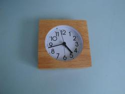 MASİF AHŞAP KASA İÇİNDE QUARTZ ( Minimalist ) ÇOK ŞIK ALARMLI - IŞIKLI MASA SAATİ - Made GERMANY