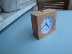 MASİF AHŞAP KASA İÇİNDE QUARTZ ( Minimalist ) ÇOK ŞIK ALARMLI - IŞIKLI MASA SAATİ - Made GERMANY