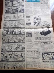 Milliyet Gazetesi - 19 Eylül 1960 - Soruşturma Kurulu İlk Toplantısını Yaptı - Milli Birlik Komitesi Üyesi Numan Esin İhtilal Bir Parti İçin Yapılmadı Dedi - İran Kraliçesi Farah Diba'nın Çocuğu 20 25 Ekimde Doğacak - Başbakanlık Müsteşarı Alparslan Türkeş Polemiğe Girmeyeceğim Dedi - Selim Sarper Dün New York'a Gitti - Suriye Ürdün Sınırında Çarpışma Oldu - Bugünkü Burç Falı - İstanbul Ankara Teknik Üniversite Radyosu Programı - Gördüğüm Rusya Röportaj Ömer Sami Coşar Yazı Dizisi - Abdülcanbaz'ın Maceraları Çizgi Roman Çizen Turhan Selçuk - Şehir Tiyatrolarında Günde İki Piyes Oynanıyor - Yakut Gözlü Kedi Yazan Ümit Deniz Yazı Dizisi - Allahlık Ali Bey Çizen Swan - Tombik Çizen Trog - Cisco Kid Çizen Jose Salinas Rod Reed- Boncuk Walt Disney - Kuzey İtalya Sular Altında - Galatasaray Puan Ve Averajdan Oldu - Beşiktaş Ptt'yi Dün Güç Yendi - Vefa Toto Oynayanlara İzmir'de Şaka Yaptı - Milli Ligde Puan Cetveli - Fenerbahçe'de Adana'da Galip