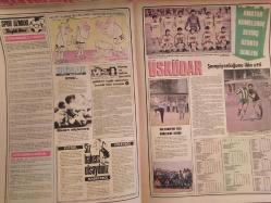 Tercüman Süper Spor Dergisi - 4 Mayıs 1983 - Sayı:18 - Siz de Kucaklayın - Attila Gökçe - Pasın Kısası - Rauf Tamer - Anılar - Burası Amerika... Herşey Basketbol İçin - Liselerde Basketbol -İşte Menotti'nin Futbol Dünyası - Süper Portre - Fevzi Şeker - Amatör Kümelerde Sevinç Üzüntü Günleri - Üsküdar Şampiyonluğunu ilan etti - Dalyanspor eski günlerine döndü - Siz hakem olsaydınız - Spor Uzmanı - Tevfik Ünsi - Buzluk - Turgut Bıçakçıoğlu - Yüzme ve dalma mevsimi gelirken sualtı sporunda önemli tıbbi konular - Yıldız Kızlar Voleybol Finalleri Bu Hafta Başlıyor - Darüşşafaka Potalardan Uzaklaştı - Karabacak ve Şeker'i kürsüye çıkaran elektronik beyin - Gençlik ve Spor Bakanlığı Kupası Şampiyonu Vefa Simtel Hentbol Takımı Posteri fotoğraf ve haberi - Posterli Tam Takım Dergi
