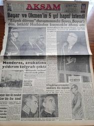 Akşam Gazetesi - 16 Ekim 1960 - Celal Bayar Ve Nedim Ökmen'in 5 Yıl Hapsi İstendi - Köpek Davası Duruşmasında Savcı Celal Bayar'ı Dün İstiklal Harbinden Kaçamakları İtham Etti - Adnan Menderes Avukatı Burhan Apaydın'a Yıldırım Telgrafı Çekti - Celal Bayar'ın Çeşmesi Akmıyor - Celal Bayar'dan İki Avukat Yüzer Bin Lira İstedi - Yüksek Adalet Divanı Başkanı Salim Başol - Yüksek Adalet Divanı Başsavcısı Altay Ömer Egesel - Ratip Tahir Burak'ın Fırçasından Köpek Davası - 6 7 Eylül Kararnameleri Sanıklara Dün Dağıtıldı - Kızkulesi Kahramanı Çizen Suat Yalaz - Müşerref Hekimoğlu Köşe Yazısı - Yassıada Lokantasında İlk Gün 729 Kişi Yemek Yedi - Günah Maskesi Çizgi Roman Resimleyen Remzi - Kazova Mağazaları - Geyşa'nın Hatıra Defteri Yazan Kimiko Omura Yazı Dizisi - Kont Senlibenli Çizgi Roman - Bize Barbaroslu Derler Çizen Ratip Tahir Burak - Vadiler Hakimi Çizgi Roman -  Can Bartu Dün Alsancak Stadının Kahramanıydı - Beşiktaş Adana Demirspor'u Yendi - Yabancı Gözüyle Yassıada Mahkemeleri