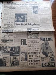 Akşam Gazetesi - 16 Ekim 1960 - Celal Bayar Ve Nedim Ökmen'in 5 Yıl Hapsi İstendi - Köpek Davası Duruşmasında Savcı Celal Bayar'ı Dün İstiklal Harbinden Kaçamakları İtham Etti - Adnan Menderes Avukatı Burhan Apaydın'a Yıldırım Telgrafı Çekti - Celal Bayar'ın Çeşmesi Akmıyor - Celal Bayar'dan İki Avukat Yüzer Bin Lira İstedi - Yüksek Adalet Divanı Başkanı Salim Başol - Yüksek Adalet Divanı Başsavcısı Altay Ömer Egesel - Ratip Tahir Burak'ın Fırçasından Köpek Davası - 6 7 Eylül Kararnameleri Sanıklara Dün Dağıtıldı - Kızkulesi Kahramanı Çizen Suat Yalaz - Müşerref Hekimoğlu Köşe Yazısı - Yassıada Lokantasında İlk Gün 729 Kişi Yemek Yedi - Günah Maskesi Çizgi Roman Resimleyen Remzi - Kazova Mağazaları - Geyşa'nın Hatıra Defteri Yazan Kimiko Omura Yazı Dizisi - Kont Senlibenli Çizgi Roman - Bize Barbaroslu Derler Çizen Ratip Tahir Burak - Vadiler Hakimi Çizgi Roman -  Can Bartu Dün Alsancak Stadının Kahramanıydı - Beşiktaş Adana Demirspor'u Yendi - Yabancı Gözüyle Yassıada Mahkemeleri