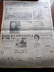 Akşam Gazetesi - 16 Ekim 1960 - Celal Bayar Ve Nedim Ökmen'in 5 Yıl Hapsi İstendi - Köpek Davası Duruşmasında Savcı Celal Bayar'ı Dün İstiklal Harbinden Kaçamakları İtham Etti - Adnan Menderes Avukatı Burhan Apaydın'a Yıldırım Telgrafı Çekti - Celal Bayar'ın Çeşmesi Akmıyor - Celal Bayar'dan İki Avukat Yüzer Bin Lira İstedi - Yüksek Adalet Divanı Başkanı Salim Başol - Yüksek Adalet Divanı Başsavcısı Altay Ömer Egesel - Ratip Tahir Burak'ın Fırçasından Köpek Davası - 6 7 Eylül Kararnameleri Sanıklara Dün Dağıtıldı - Kızkulesi Kahramanı Çizen Suat Yalaz - Müşerref Hekimoğlu Köşe Yazısı - Yassıada Lokantasında İlk Gün 729 Kişi Yemek Yedi - Günah Maskesi Çizgi Roman Resimleyen Remzi - Kazova Mağazaları - Geyşa'nın Hatıra Defteri Yazan Kimiko Omura Yazı Dizisi - Kont Senlibenli Çizgi Roman - Bize Barbaroslu Derler Çizen Ratip Tahir Burak - Vadiler Hakimi Çizgi Roman -  Can Bartu Dün Alsancak Stadının Kahramanıydı - Beşiktaş Adana Demirspor'u Yendi - Yabancı Gözüyle Yassıada Mahkemeleri