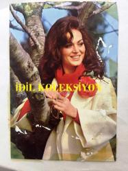 Türkan Şoray' Kartpostalı - 1970'li Yıllardan -15 x 10 cm Ebadında