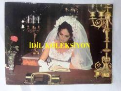 Türkan Şoray'ın Gelinlikle Olduğu Kartpostalı - 1970'li Yıllardan -15 x 10 cm Ebadında