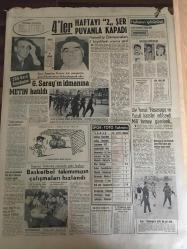 HÜRRİYET GAZETESİ 29 KASIM 1966 YIL :19 SAYI :6677--Almanya dan ayrılmak istemeyen :Bir Türk işçisi pasaportunun iptali üzerine intihar etti ---Türk işçisinin yumrukladığı bir Alman ,beyin  kanamasından öldü---Sovyet istihbarat  generalinin  karısı Batı ya iltica  etti ---Hükümetin üstünde kuvvet  düşünülemez ---Sezgin :Şeriat isteyen  bir devlet anlayışını millet  reddetmektedir ---İzmir de yağmur ve fırtına ortalığı allak -bullak etti ---İzmir de  öldürülen genç kadının kocası  nezarete alındı ---Aynı otobüste çalışan 2 şoförden  biri ,diğerini ezdi ---Avcı İrfan Pakistan dan  sağ döndü ama , hayvanların  çoğu yolda soğuktan ölmüş ---Fahiş fiyatla mal satanlar gazetelerde  teşhir edilecek ---İki yıl önce  uzaya atılan Mariner işaret yolluyor ---4 'ler haftayı 2 şer puanla kapadı --Galatasaray ın idmanına metin katıldı ---Ulvi Yenal : Hasanagiç  ve Yusufi transfer  edilseydi Milli formayı giyerlerdi -- Gazinocuların kralı Fahrettin Arslan ---