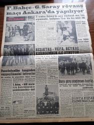 Akşam Gazetesi - 24 Aralık 1960 - Kurucu Meclise Girecek 3 Gazeteci Seçildi - Ankara Gazeteciler Sendikası Başkanı İlhami Soysal - Gazeteciler Cemiyeti Başkanı Altan Öymen - İdare Heyeti Üyesi Oktay Ekşi - Galatasaray Lisesi Öğrencileri Eylemde - İskenderun Sanıkları Mahkemeye Veriliyor - Rus Patriği Aleksis Özel Uçağı İle Dün Geldi - Celal Bayar İsmet İnönü'yü Zaman Zaman Himaye Ettim Dedi - Halk Şairi Ahmet Göneren'in Katili Yakalandı - İnkılap Şehidi Kubilay - Silahtarağa Elektrik Santralinde İnfilak Oldu - Ateşli Kız Gina Yazan George Albert Gley Yazı Dizisi - Hülagünün Gözdesi Çizen Suat Yalaz - Günah Maskesi Çizgi Roman Resimleyen Remzi - Elizabeth Taylor'u Zehirleyen Kim - Kont Senlibenli Çizgi Roman - Konsolos Operasının Başrolünde Yer Alacağı Bildirilen Ayhan Aydan Bazı Olaylara Karıştığı İçin Temsili Bırakmak Zorunda kaldı - Fenerbahçe Galatasaray Rövanş Maçı Ankara'da Yapılacak - Beşiktaş Vefa Maçı - Galatasaray Altay Dostluk Paktı - Fenerbahçe Kongresi - At Yarışları Tahmin
