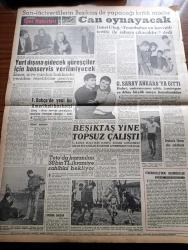 Akşam Gazetesi - 23 Aralık 1960 - Aziz Atatürk'ün Heykeline Tecavüz Olayı - Tevkif Edilen 11 Kişi Dün Belli Oldu - İstinye Tersanesinde Bir Yüzer Havuz Ve Bir De Şehir Hattı Vapuru Denize İndirildi - Adana Canavarı Bilal Kutluca Dün İdam Edildi - İpar Davası - Edirne'de Üniversite Kurulmalı - Hülagünün Gözdesi Çizen Suat Yalaz - Ateşli Kız Gina Yazan George Albert Gley Yazı Dizisi - Müşerref Hekimoğlu Köşe Yazısı - Dün Balıkhaneye 50 Ton Uskumru Balığı Getirildi - Ağalardan Sonra Röportaj Müfit Duru Yazı Dizisi - Şeyh Sait'in Oğlu Salahattin Fırat Ben Yobaz İlimsiz Şeyh Değilim Diyor - Yılbaşı Hediyesi Nasıl Olmalı - Gölgeler ve İnsanlar Yazan Victoria Holt Yazı Dizisi -  Nazlı İle Hamza Karikatür - Yaralı Gönül Çizgi Roman - Vadiler Hakimi Çizgi Roman - Fenerbahçe Beşiktaş İle Yapacağını Kritik Maçta Can Bartu Oynayacak - Galatasaray Ankara'ya Gitti - Toto'da Kazanılan 30 Bin TL İkramiye Sahibini Bekliyor - Kasımpaşa Ali Sami Yen Stadında Çalışamadı - Sivas'taki Güreşler - Vehbi Emre